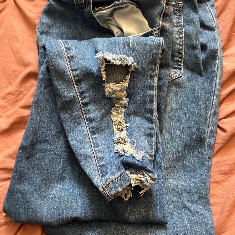 Distressed Jeans - Picture 2 of 4